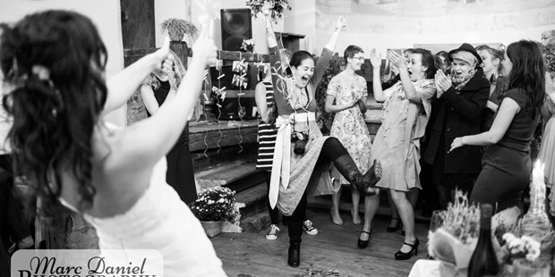 Hochzeitsfotos - Videografie buchbar - Lenzing (Lenzing) - Meisterfotograf Marc Daniel Mühlberger, M.A.
Fine Art Wedding Photography
www.marcdanielphotography.com - Marc Daniel Photography