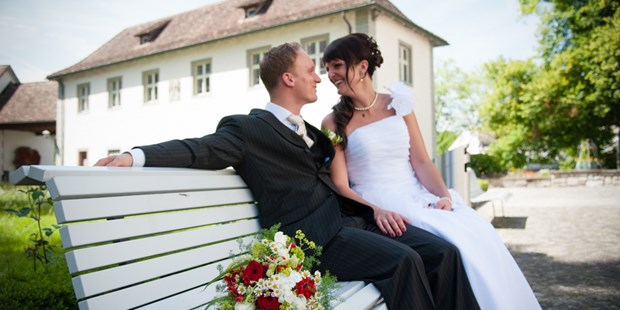 Hochzeitsfotos - Art des Shootings: Prewedding Shooting - Appenzell - Paarshooting mit vielen kreativen Ideen. - Fotografie by Carole Fleischmann