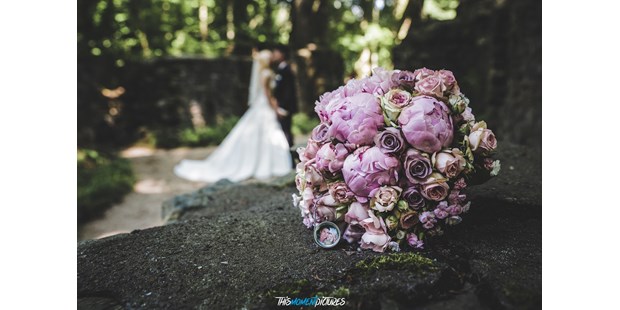 Hochzeitsfotos - Copyright und Rechte: Bilder auf Social Media erlaubt - Naumburg (Burgenlandkreis) - This Moment Pictures 