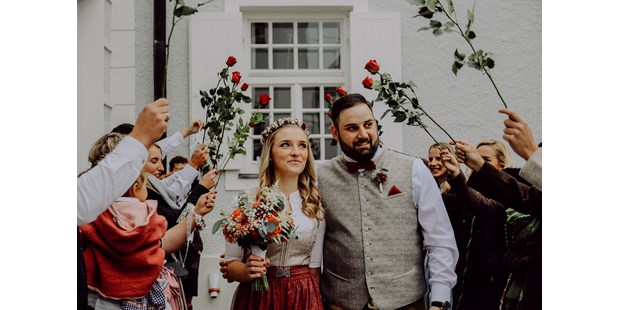 Hochzeitsfotos - Copyright und Rechte: Bilder auf Social Media erlaubt - Ostbayern - One.Two.Tree.Photography
