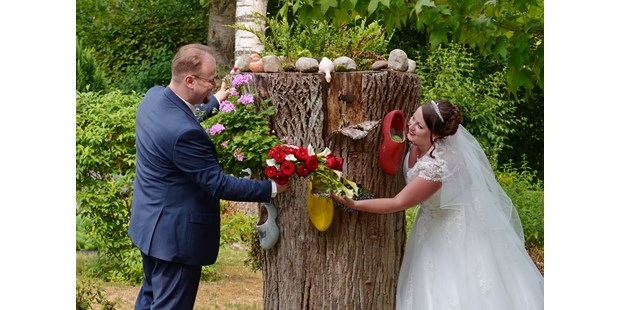 Hochzeitsfotos - Fotobox mit Zubehör - Spantekow - Fotoshooting mit Brautpaar in 
Celle - REINHARD BALZEREK