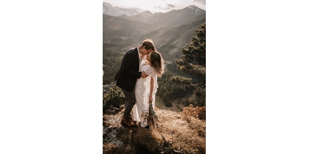 Hochzeitsfotos - Copyright und Rechte: Bilder auf Social Media erlaubt - Kitzbühel - After-Wedding-Shooting am Berg im Salzkammergut in Oberösterreich - Kosia Photography