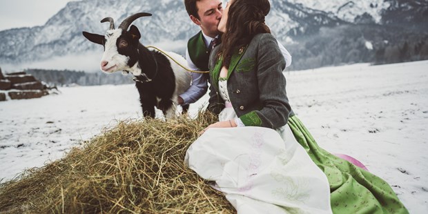 Hochzeitsfotos - Copyright und Rechte: Bilder auf Social Media erlaubt - Salzkammergut - Winterhochzeit 2.1.2021 in Bad Goisern - Klaus Krumboeck Fotografie