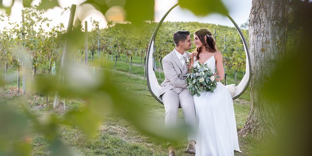 Hochzeitsfotos - Fotobox mit Zubehör - Döbriach - Romantische Hochzeit beim Weingut Holler - Monika Wittmann Photography