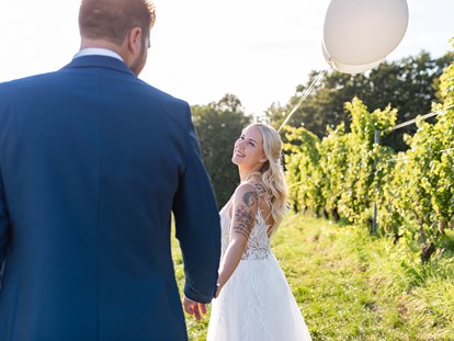 Hochzeitsfotos - Steinakirchen am Forst Ernegg - Happy bride - Monika Wittmann Photography