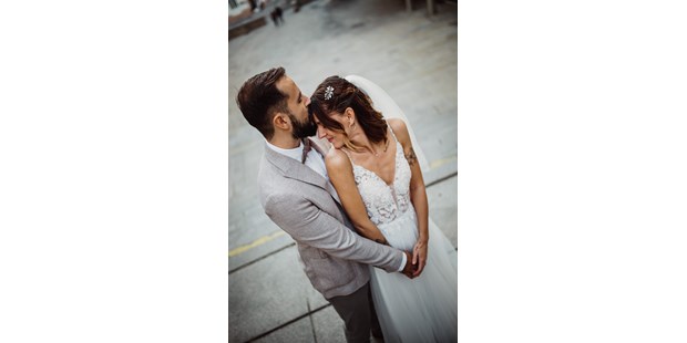 Hochzeitsfotos - zweite Kamera - Donauraum - Süsses Afterweddingshooting im Herzen Wiens - Nani & Paul Photographie
