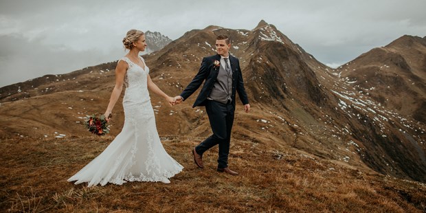 Hochzeitsfotos - zweite Kamera - Sankt Gallen - Herbstliche Berghochzeit auf der Panoramaalm, Tirol - Thomas Oberascher