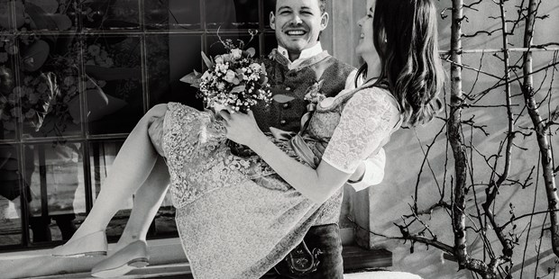 Hochzeitsfotos - zweite Kamera - Oberammergau - Im Jänner durfte ich die schöne Trauung vom Brautpaar Schwendinger in Dornbirn begleiten.  - Glücksbild Fotografie