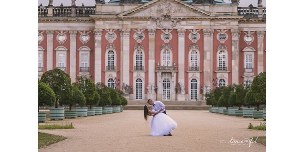Hochzeitsfotos - Fotobox alleine buchbar - Hainburg an der Donau - Sanssouci Palace - TomaFot Wedding Story
