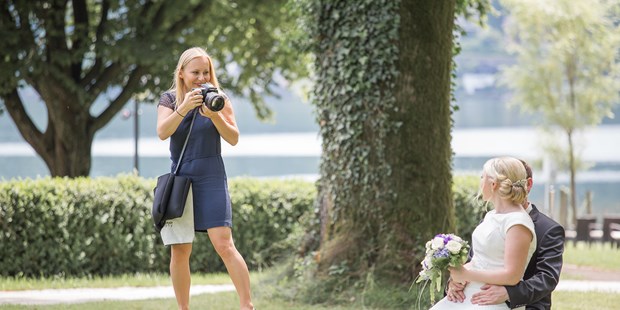Hochzeitsfotos - Copyright und Rechte: Bilder auf Social Media erlaubt - Oberndorf bei Salzburg - Sandra Gehmair bei der Arbeit. - Sandra Gehmair Photography