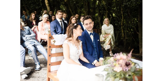 Hochzeitsfotos - Copyright und Rechte: Bilder auf Social Media erlaubt - Baden-Württemberg - Hochzeitsreportage Freie Trauung  - Wedding Dreaming
