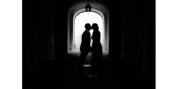 Hochzeitsfotos - Copyright und Rechte: Bilder auf Social Media erlaubt - Baden-Württemberg - Bild beim Brautpaarshooting - Wedding Dreaming