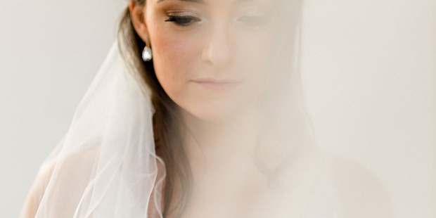 Hochzeitsfotos - Ebenthal (Ebenthal in Kärnten) - Brautshooting mit Schleier
Fine Art - Lydia Jung Photography