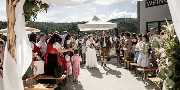 Hochzeitsfotos - Copyright und Rechte: Bilder auf Social Media erlaubt - Donauraum - Tina Vega-Wilson