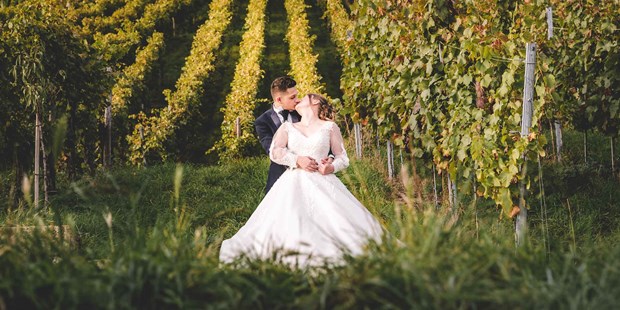 Hochzeitsfotos - Copyright und Rechte: Bilder auf Social Media erlaubt - Baden-Württemberg - After Wedding Shooting in den Weinbergen - Frechefarben