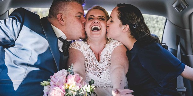 Hochzeitsfotos - Berufsfotograf - Von der Hochzeit in Heilbronn mit der Stretchlimousine zur Party - Frechefarben