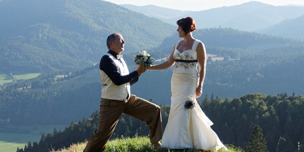 Hochzeitsfotos - Fotobox mit Zubehör - Appenzell - Fotoshooting an besonderen Locations.  - Verena Wehrle