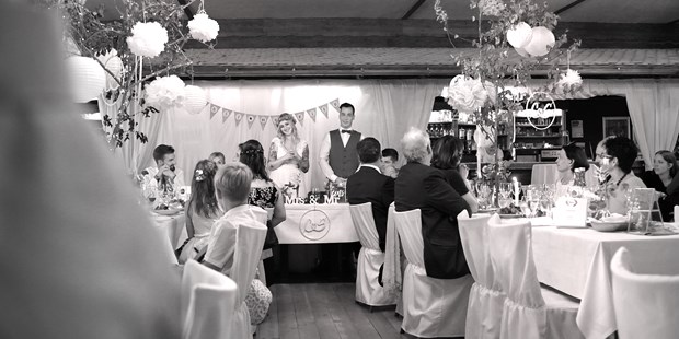 Hochzeitsfotos - Copyright und Rechte: Bilder auf Social Media erlaubt - Schwaben - tisajn-Foto  tina brunner