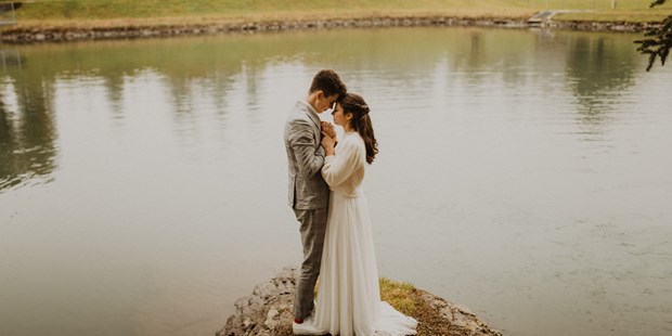 Hochzeitsfotos - Copyright und Rechte: Bilder auf Social Media erlaubt - Appenzell - Hochzeit in den Schweizer Bergen an einem Bergsee.
 - Sulamit Eschmann