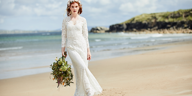 Hochzeitsfotos - Fotostudio - Lanzenkirchen - Braut auf Achill Island, Irland | www.c-g.wedding - C&G Wedding - Elopement und Hochzeits Fotografie