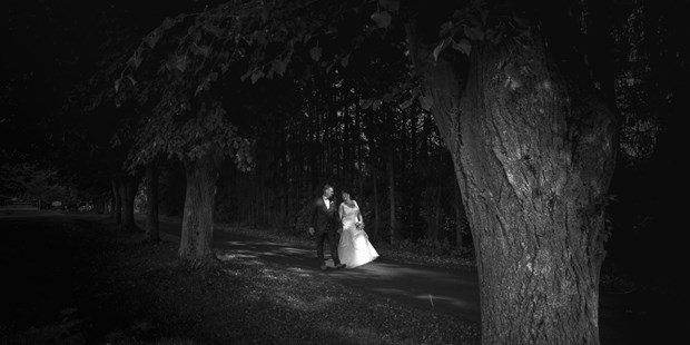 Hochzeitsfotos - Art des Shootings: Fotostory - Thüringen Ost - Hochzeitpaar in Thüringen,
Parkshooting, Paarshooting
 - bilderdiesprechen.de
