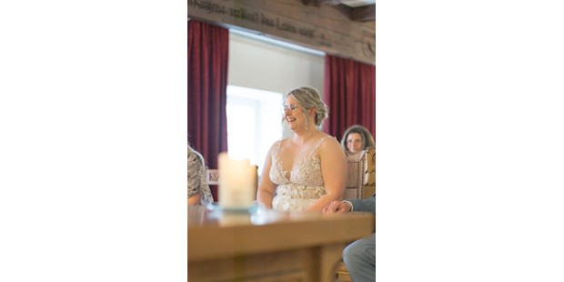 Hochzeitsfotos - Copyright und Rechte: Bilder dürfen bearbeitet werden - Arzl im Pitztal - Dieses Lächeln ist einfach bezaubernd - Sabrina Hohn