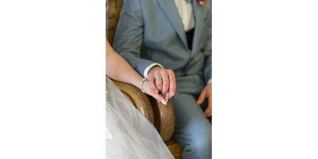 Hochzeitsfotos - Copyright und Rechte: Bilder dürfen bearbeitet werden - Wiedenzhausen - Hand in Hand in die gemeinsame Zukunft - Sabrina Hohn