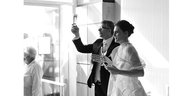 Hochzeitsfotos - Art des Shootings: Hochzeits Shooting - Köln - Hochzeitsfoto von Christopher Kühn - Kühn Fotografie
https://www.kuehnfotografie.de - Kühn Fotografie