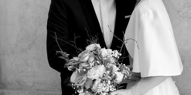Hochzeitsfotos - Pillersdorf - Braut und Bräutigam am Hochzeitstag in Wien eingefangen von Hochzeitsfotograf Sandy Alonso - Sandy Alonso Photography