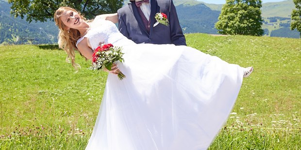 Hochzeitsfotos - Art des Shootings: Trash your Dress - Zürich - Hochzeitsfest in Grindelwald - CountryFoto