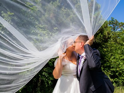 Hochzeitsfotos - Fotobox mit Zubehör - Biberbach (Biberbach) - Wedding Paradise e.U. Professional Wedding Photographer