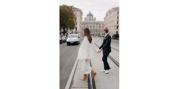 Hochzeitsfotos - Maissau - Verlobungsshooting in Wien. - Clara Buchberger
