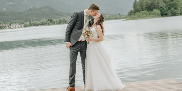 Hochzeitsfotos - Copyright und Rechte: Bilder kommerziell nutzbar - Faaker-/Ossiachersee - Brautpaar am Faaker See - Melanie Timm
