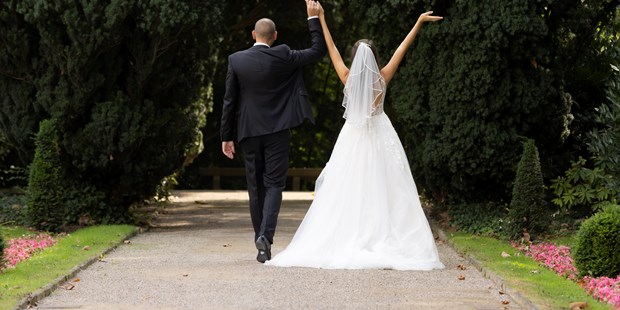 Hochzeitsfotos - Hiddenhausen - After Wedding Shooting im Park - Hochzeitsfotografen NRW