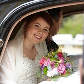 Hochzeitsfotograf - Ankunft der Braut vor der Trauung  - ST.ERN Photography