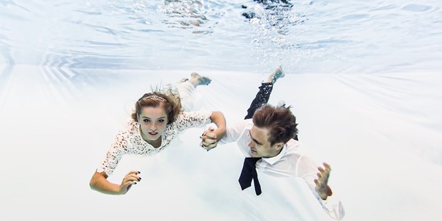 Hochzeitsfotos - Art des Shootings: Unterwassershooting - Plauen - Unterwasserhochzeit - ST.ERN Photography