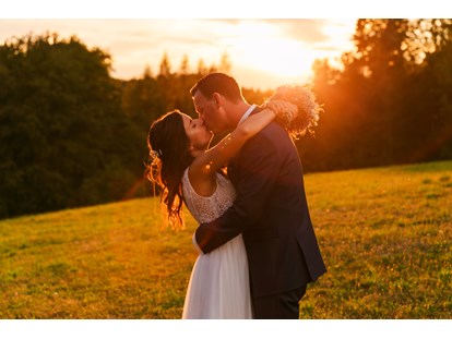 Hochzeitsfotos - Copyright und Rechte: Bilder auf Social Media erlaubt - Mühldorf am Inn - Traumomente e.U.