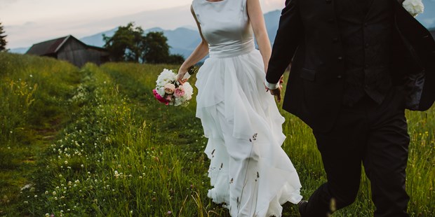 Hochzeitsfotos - zweite Kamera - Mondsee - After Wedding Shooting bei Sonnenuntergang - Katrin Solwold