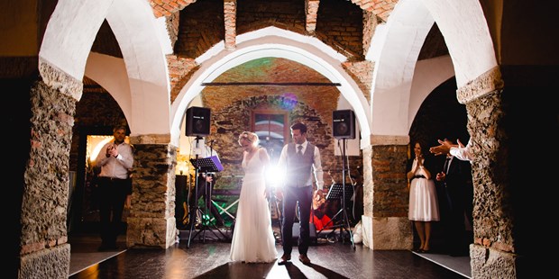 Hochzeitsfotos - Copyright und Rechte: Bilder auf Social Media erlaubt - Eberschwang - Der Tanz - Katrin Solwold