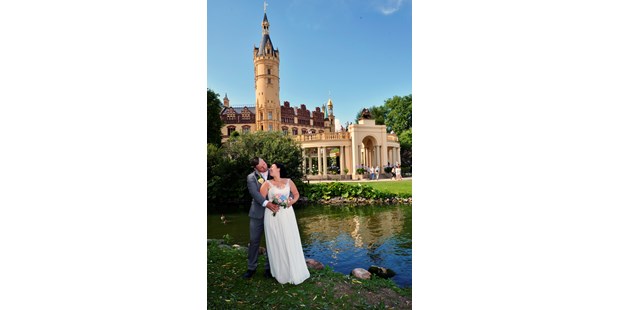 Hochzeitsfotos - Fotobox mit Zubehör - Carpin - Schloss Schwerin - Brautpaar-Shooting - BALZEREK, REINHARD