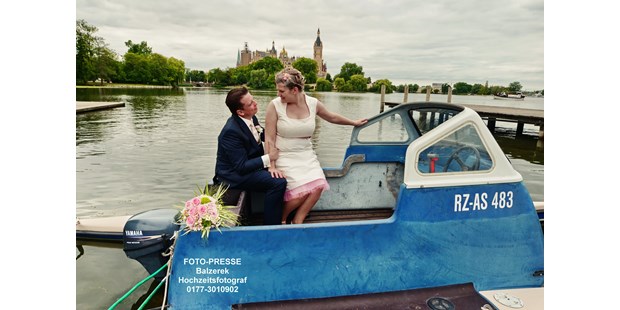 Hochzeitsfotos - Copyright und Rechte: Bilder kommerziell nutzbar - Rostock (Kreisfreie Stadt Rostock) - Brautpaar am Schweriner See - BALZEREK, REINHARD