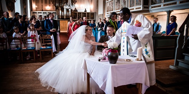 Hochzeitsfotos - Copyright und Rechte: Bilder auf Social Media erlaubt - Heimberg (Heimberg) - amnesia-wedding