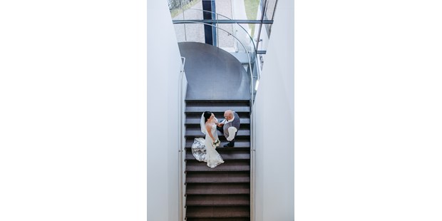 Hochzeitsfotos - Art des Shootings: Trash your Dress - Wolfratshausen - Moderne Traumhochzeit - Sabine Thaler-Haubelt Photography
