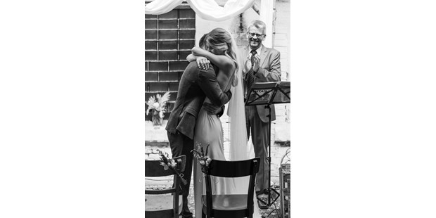 Hochzeitsfotos - Copyright und Rechte: Bilder auf Social Media erlaubt - Schwäbische Alb - Josia Numrich Hochzeitsfotografie
