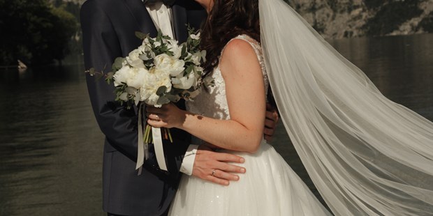 Hochzeitsfotos - Copyright und Rechte: Bilder auf Social Media erlaubt - Salzkammergut - Thousand Moments Photography