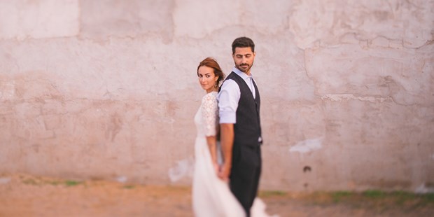 Hochzeitsfotos - Videografie buchbar - Oberammergau - Hand in Hand. - Forma Photography - Manuela und Martin