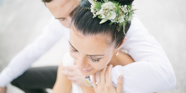 Hochzeitsfotos - Art des Shootings: Portrait Hochzeitsshooting - Tirol - Bei dir fühle ich mich geborgen. - Forma Photography - Manuela und Martin