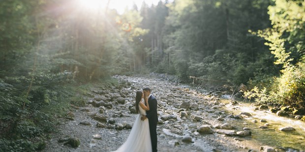 Hochzeitsfotos - Art des Shootings: Portrait Hochzeitsshooting - Tirol - Vereint mit der Natur. - Forma Photography - Manuela und Martin