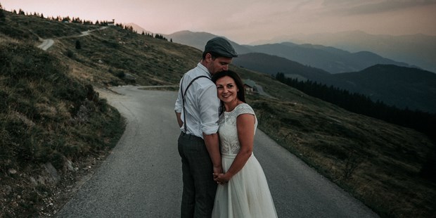 Hochzeitsfotos - Videografie buchbar - Hof (Tiefgraben) - Liebe in den Bergen - Forma Photography - Manuela und Martin