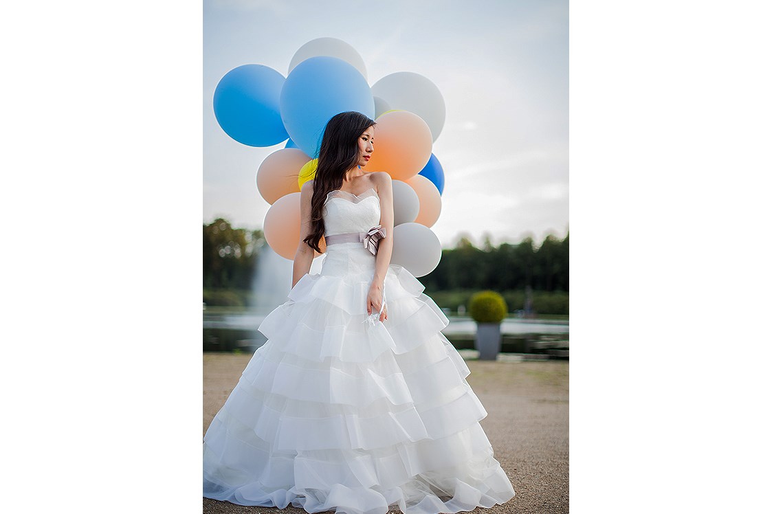 Hochzeitsfotograf: Fotoshooting Braut mit Ballons Hochzeitsreportage Bremen Dorina Köbele-Milas - Dorina Köbele-Milaş